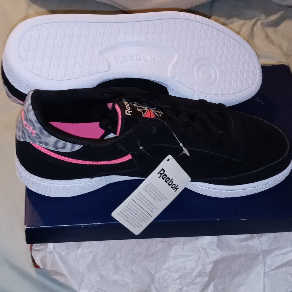 Reebok NWT Size 10 Club C 85 Blk/Wht/Pink - Picture 3 of 4